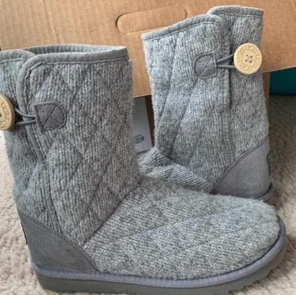 UGG Shoes - 👀KNIT BAILEY BUTTON GREY UGGS👀